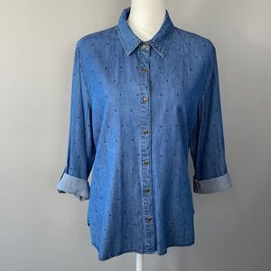 Blue Chambray Star Print Button Down Long Sleeve Shirt. Size Medium. NWT